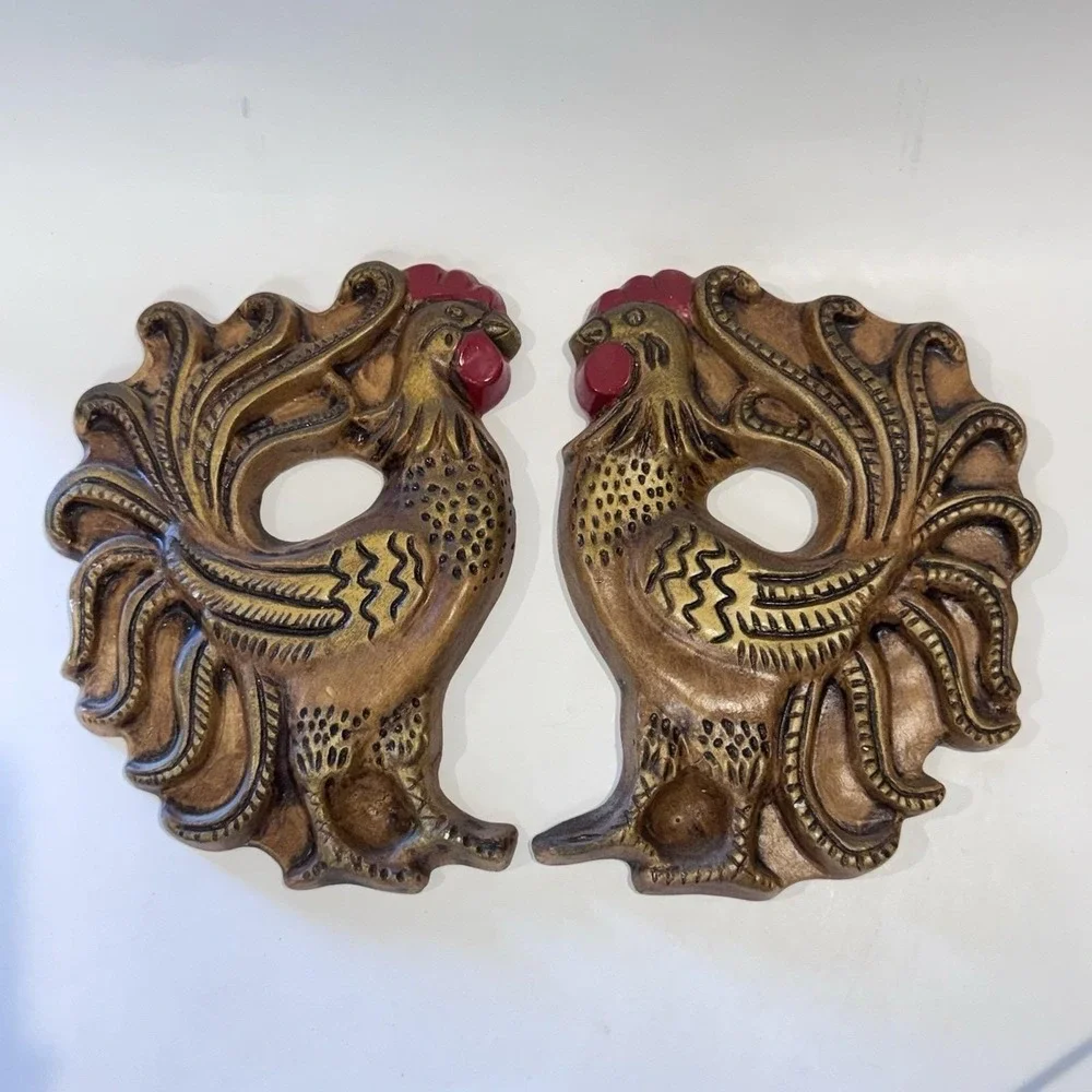 Vintage 50s Chalkware Pair Rooster Plaques Hanging Wall Decor‎ Farmhouse Rustic